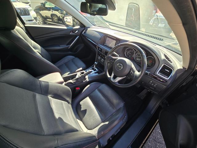 アテンザセダン ＸＤ　Ｌパッケージ　第３者機関ＡＩＳ鑑定書付き　黒革シート　シートヒーター　メモリーシート　純正ナビＴＶ　バックカメラ　ＥＴＣ　レーダークルーズコントロール　スマートキー　ＲＶＭ　レーンキープ　１９ｉｎアルミ　禁煙車（4枚目）