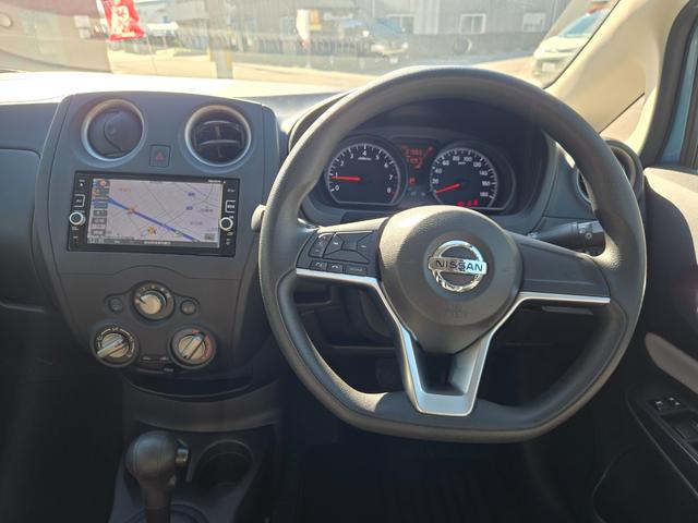 ノート Ｘ　後期型　第３者機関ＡＩＳ鑑定書付き　禁煙車　アラウンドビューカメラ（３６０カメラ）バックカメラ　インテリジェントルームミラー　純ナビＴＶ　ドライブレコーダー　ＥＴＣ　インテリキー×２個　　衝突防止機能（4枚目）