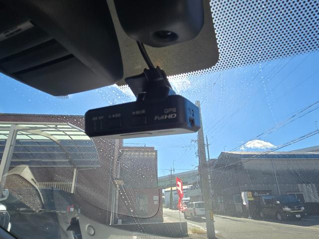 ノート Ｘ　後期型　第３者機関ＡＩＳ鑑定書付き　禁煙車　アラウンドビューカメラ（３６０カメラ）バックカメラ　インテリジェントルームミラー　純ナビＴＶ　ドライブレコーダー　ＥＴＣ　インテリキー×２個　　衝突防止機能（12枚目）