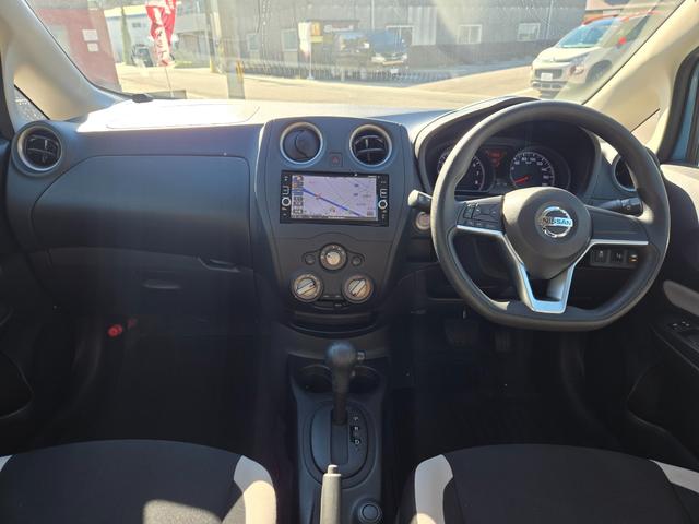 ノート Ｘ　後期型　第３者機関ＡＩＳ鑑定書付き　禁煙車　アラウンドビューカメラ（３６０カメラ）バックカメラ　インテリジェントルームミラー　純ナビＴＶ　ドライブレコーダー　ＥＴＣ　インテリキー×２個　　衝突防止機能（29枚目）