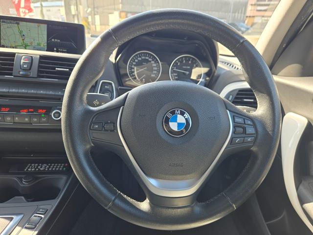 1シリーズ 116i スタイル 第3者機関AIS鑑定書付き 禁煙車 地デジチューナー(インターフェイス) 純正ナビ バックカメラ ドライブレコーダー ミラー一体型ETC ハーフレザーシート 純正アルミ エンジンプッシュスタート(5枚目)