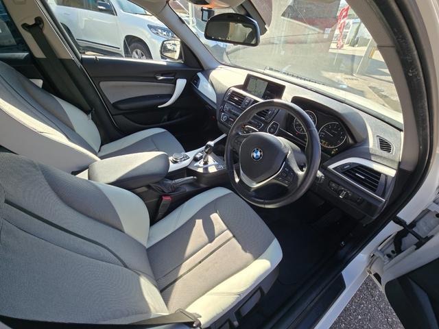 1シリーズ 116i スタイル 第3者機関AIS鑑定書付き 禁煙車 地デジチューナー(インターフェイス) 純正ナビ バックカメラ ドライブレコーダー ミラー一体型ETC ハーフレザーシート 純正アルミ エンジンプッシュスタート(6枚目)