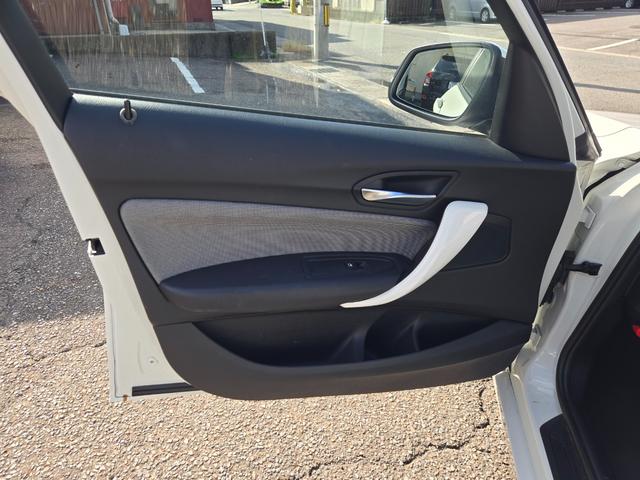 1シリーズ 116i スタイル 第3者機関AIS鑑定書付き 禁煙車 地デジチューナー(インターフェイス) 純正ナビ バックカメラ ドライブレコーダー ミラー一体型ETC ハーフレザーシート 純正アルミ エンジンプッシュスタート(46枚目)