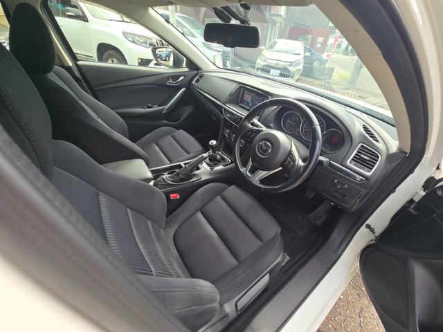 第３者機関ＡＩＳ鑑定書付　６速ミッション　禁煙車　ヘッドライト研磨・コーティング済　純正ナビＴＶ　バックカメラ　ＥＴＣ　ＨＩＤヘッド　インテリキー×２個　純正１９インチアルミ　ルーフレール