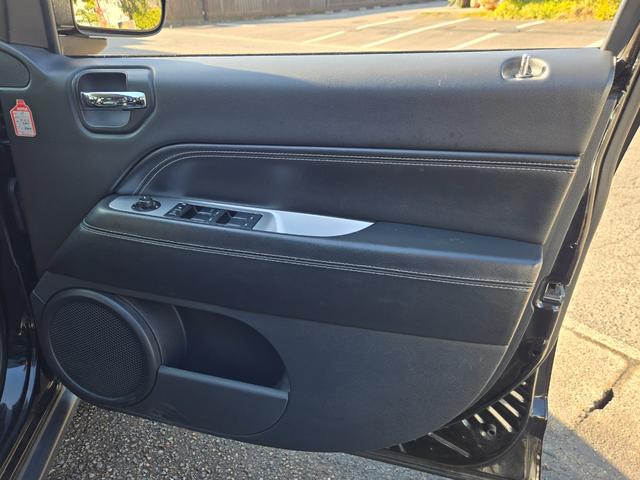 ジープ・コンパス リミテッド 4WD 第3者機関AIS鑑定書付き 禁煙車 黒革シート シートヒーター BOSTONサウンド カロッツェリアSDナビTV カロッツェリア後席モニター Bカメラ ETC ドライブレコーダ クルコン(39枚目)