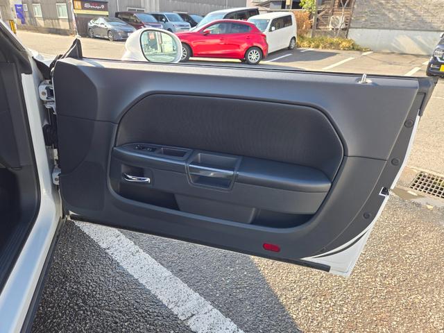 ダッジ・チャレンジャー ＳＸＴ　新車平行（２０１２年製造モデル）第３者機関ＡＩＳ鑑定書付　禁煙車　黒革シート　シートヒーター　フロントスポイラー　純２０ｉｎアルミ　ＨＩＤヘッド　ＬＥＤフォグ　ナビＴＶ　Ｂカメラ　ＥＴＣ　前後ドラレコ（53枚目）