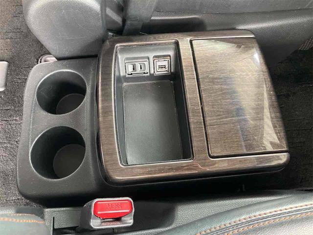 エルグランド ２５０ハイウェイスター　全周囲カメラ　バックカメラ　後席モニター　ナビ　ＴＶ　ＡＵＸ　ＣＤ　ＤＶＤ　両側スライド・片側電動ドア　ＥＴＣ　ＨＩＤオートライト　スマートキー　３列シート　オットマン　ＣＶＴ　アルミホイール（34枚目）