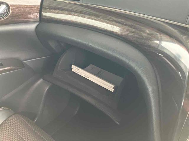 エルグランド ２５０ハイウェイスター　全周囲カメラ　バックカメラ　後席モニター　ナビ　ＴＶ　ＡＵＸ　ＣＤ　ＤＶＤ　両側スライド・片側電動ドア　ＥＴＣ　ＨＩＤオートライト　スマートキー　３列シート　オットマン　ＣＶＴ　アルミホイール（37枚目）