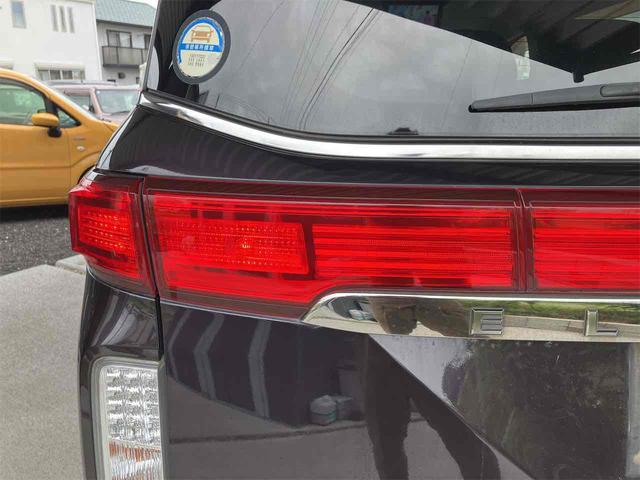 エルグランド ２５０ハイウェイスター　全周囲カメラ　バックカメラ　後席モニター　ナビ　ＴＶ　ＡＵＸ　ＣＤ　ＤＶＤ　両側スライド・片側電動ドア　ＥＴＣ　ＨＩＤオートライト　スマートキー　３列シート　オットマン　ＣＶＴ　アルミホイール（52枚目）