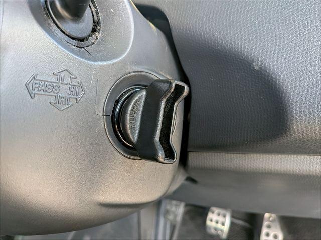 スイフト スポーツ 5MT レカロシート ETC ドラレコ LEDライト フォグ アルミホイール スマートキー 盗難防止システム 衝突安全ボディ ABS ESC エアコン(34枚目)