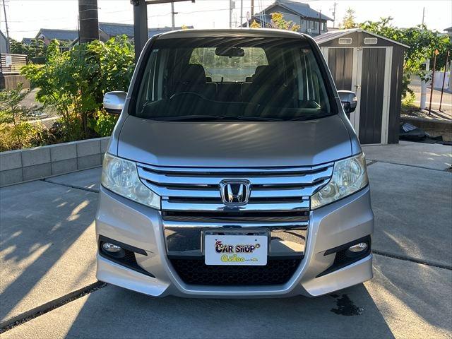 ステップワゴンスパーダ Ｚ　両側電動スライドドア　Ｂｌｕｅｔｏｏｔｈ　ドライブレコーダー　ＥＴＣ　ＨＩＤオートライト　フォグ　スマートキー　電動格納ミラー　３列シート　ＣＶＴ　社外アルミホイール　社外マフラー　ローダウン（4枚目）