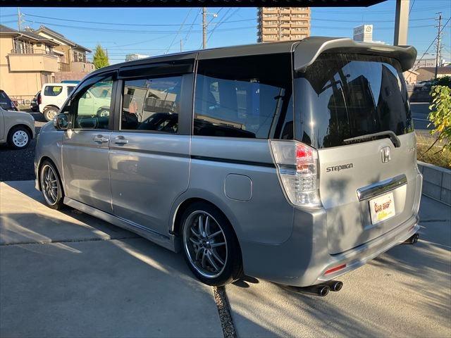 ステップワゴンスパーダ Ｚ　両側電動スライドドア　Ｂｌｕｅｔｏｏｔｈ　ドライブレコーダー　ＥＴＣ　ＨＩＤオートライト　フォグ　スマートキー　電動格納ミラー　３列シート　ＣＶＴ　社外アルミホイール　社外マフラー　ローダウン（6枚目）