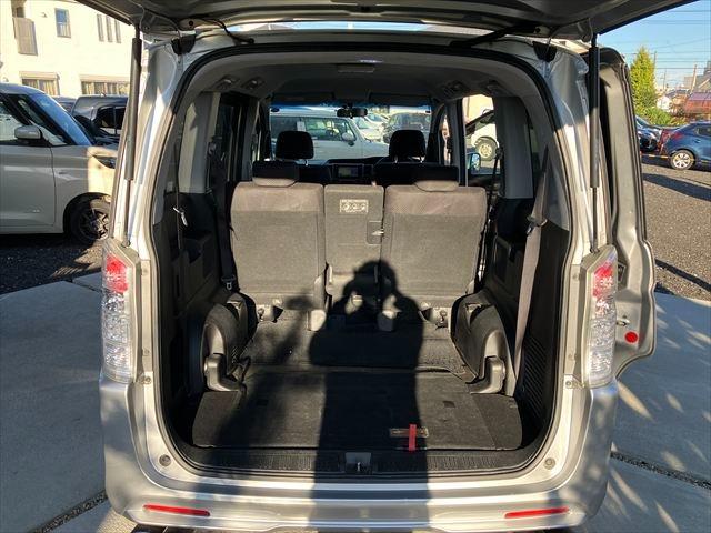 ステップワゴンスパーダ Ｚ　両側電動スライドドア　Ｂｌｕｅｔｏｏｔｈ　ドライブレコーダー　ＥＴＣ　ＨＩＤオートライト　フォグ　スマートキー　電動格納ミラー　３列シート　ＣＶＴ　社外アルミホイール　社外マフラー　ローダウン（9枚目）