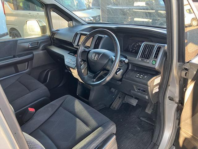 ステップワゴンスパーダ Ｚ　両側電動スライドドア　Ｂｌｕｅｔｏｏｔｈ　ドライブレコーダー　ＥＴＣ　ＨＩＤオートライト　フォグ　スマートキー　電動格納ミラー　３列シート　ＣＶＴ　社外アルミホイール　社外マフラー　ローダウン（14枚目）