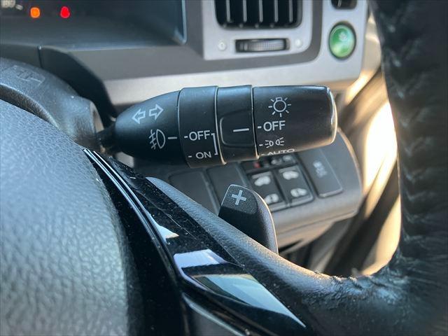 ステップワゴンスパーダ Ｚ　両側電動スライドドア　Ｂｌｕｅｔｏｏｔｈ　ドライブレコーダー　ＥＴＣ　ＨＩＤオートライト　フォグ　スマートキー　電動格納ミラー　３列シート　ＣＶＴ　社外アルミホイール　社外マフラー　ローダウン（17枚目）