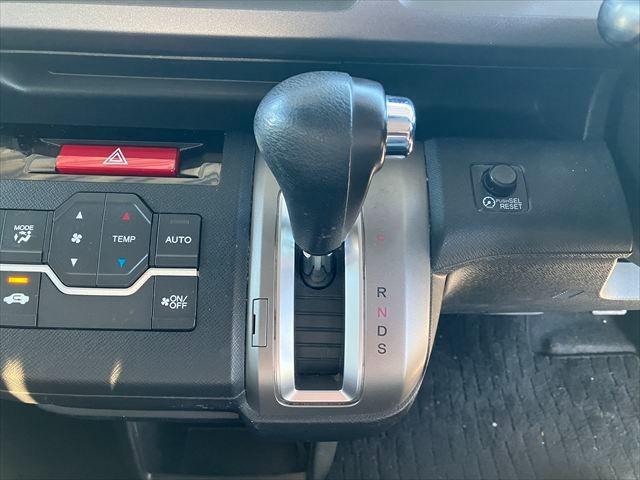 ステップワゴンスパーダ Ｚ　両側電動スライドドア　Ｂｌｕｅｔｏｏｔｈ　ドライブレコーダー　ＥＴＣ　ＨＩＤオートライト　フォグ　スマートキー　電動格納ミラー　３列シート　ＣＶＴ　社外アルミホイール　社外マフラー　ローダウン（23枚目）