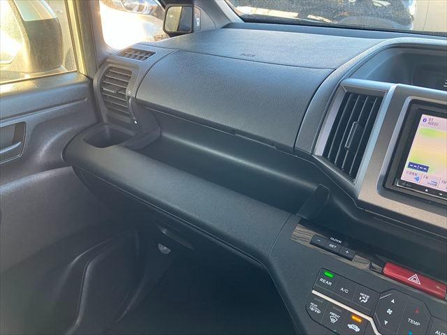 ステップワゴンスパーダ Ｚ　両側電動スライドドア　Ｂｌｕｅｔｏｏｔｈ　ドライブレコーダー　ＥＴＣ　ＨＩＤオートライト　フォグ　スマートキー　電動格納ミラー　３列シート　ＣＶＴ　社外アルミホイール　社外マフラー　ローダウン（24枚目）