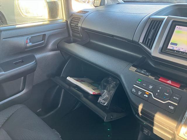 ステップワゴンスパーダ Ｚ　両側電動スライドドア　Ｂｌｕｅｔｏｏｔｈ　ドライブレコーダー　ＥＴＣ　ＨＩＤオートライト　フォグ　スマートキー　電動格納ミラー　３列シート　ＣＶＴ　社外アルミホイール　社外マフラー　ローダウン（25枚目）