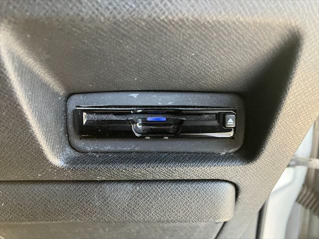 ステップワゴンスパーダ Ｚ　両側電動スライドドア　Ｂｌｕｅｔｏｏｔｈ　ドライブレコーダー　ＥＴＣ　ＨＩＤオートライト　フォグ　スマートキー　電動格納ミラー　３列シート　ＣＶＴ　社外アルミホイール　社外マフラー　ローダウン（32枚目）