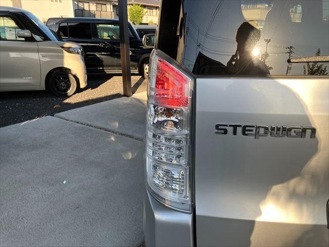 ステップワゴンスパーダ Ｚ　両側電動スライドドア　Ｂｌｕｅｔｏｏｔｈ　ドライブレコーダー　ＥＴＣ　ＨＩＤオートライト　フォグ　スマートキー　電動格納ミラー　３列シート　ＣＶＴ　社外アルミホイール　社外マフラー　ローダウン（42枚目）