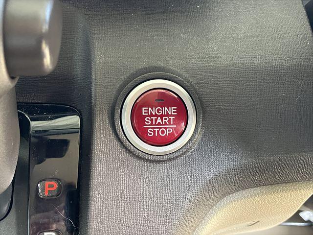 キーを携帯しているだけで、エンジンの始動が可能な装備です。プッシュスタートですのでエンジンの始動もボタンを押すだけです