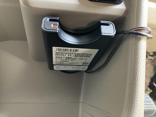 今では必需品のＥＴＣも付いております。高速道路での出入りもスムーズ。渋滞緩和にもなりエコにも繋がります。