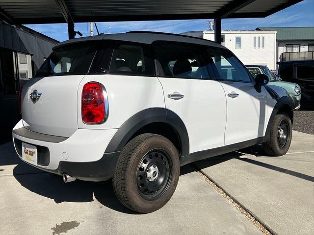 任意保険も取り扱っています。すでに他の会社でご加入されている方も是非お問い合わせください。何年も同じところで更新されていると新しい特約やサービスが含まれていないケースが多いです。