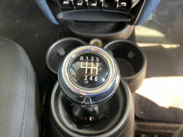 ６速マニュアル車です！！運転の楽しみを存分に味わってください！！