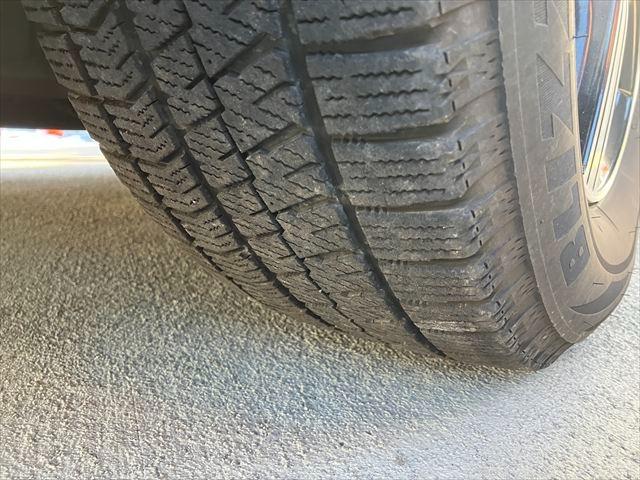 エルグランド ライダー　黒クロスシート　マニュアルシート　全周囲カメラ　ドライブレコーダー　ナビ　ＴＶ　後席モニター　ＥＴＣ　クリアランスソナー　両側スライド・片側電動　ＨＩＤオートライト　スマートキー　ミュージックプレイヤー接続可　アルミホイール（68枚目）