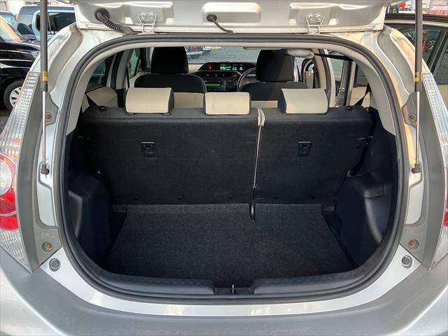 アクア Ｓ　ハイブリッド　ＡＵＸ　スマートキー　プッシュスタート　オートエアコン　レザーステアリング　ステアリングスイッチ　電格ミラー　横滑り防止装置　取扱説明書（9枚目）