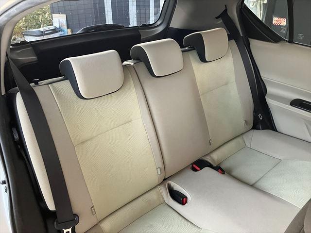 アクア Ｓ　ハイブリッド　ＡＵＸ　スマートキー　プッシュスタート　オートエアコン　レザーステアリング　ステアリングスイッチ　電格ミラー　横滑り防止装置　取扱説明書（11枚目）