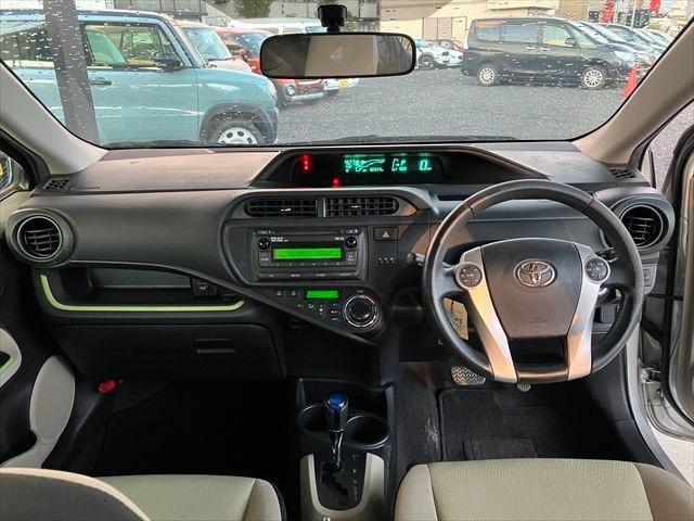 アクア Ｓ　ハイブリッド　ＡＵＸ　スマートキー　プッシュスタート　オートエアコン　レザーステアリング　ステアリングスイッチ　電格ミラー　横滑り防止装置　取扱説明書（14枚目）