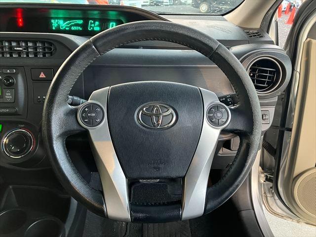 アクア Ｓ　ハイブリッド　ＡＵＸ　スマートキー　プッシュスタート　オートエアコン　レザーステアリング　ステアリングスイッチ　電格ミラー　横滑り防止装置　取扱説明書（15枚目）