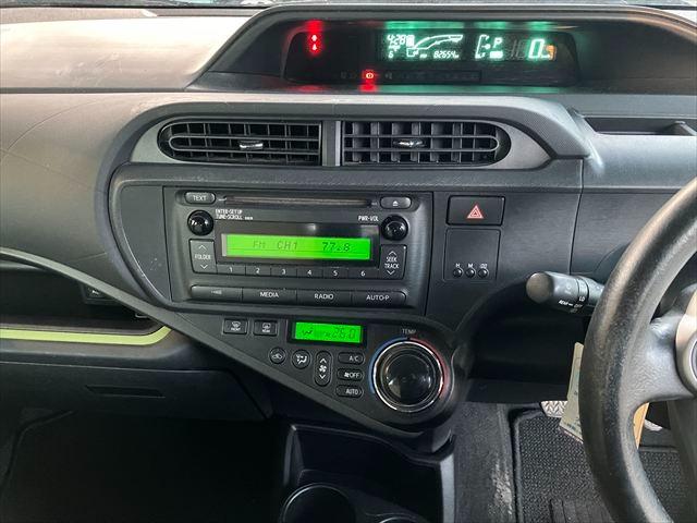 アクア Ｓ　ハイブリッド　ＡＵＸ　スマートキー　プッシュスタート　オートエアコン　レザーステアリング　ステアリングスイッチ　電格ミラー　横滑り防止装置　取扱説明書（21枚目）