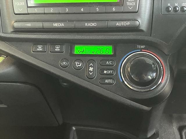 アクア Ｓ　ハイブリッド　ＡＵＸ　スマートキー　プッシュスタート　オートエアコン　レザーステアリング　ステアリングスイッチ　電格ミラー　横滑り防止装置　取扱説明書（23枚目）