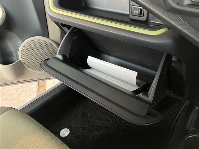 アクア Ｓ　ハイブリッド　ＡＵＸ　スマートキー　プッシュスタート　オートエアコン　レザーステアリング　ステアリングスイッチ　電格ミラー　横滑り防止装置　取扱説明書（29枚目）