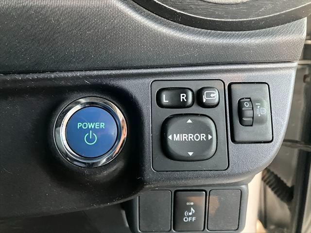 アクア Ｓ　ハイブリッド　ＡＵＸ　スマートキー　プッシュスタート　オートエアコン　レザーステアリング　ステアリングスイッチ　電格ミラー　横滑り防止装置　取扱説明書（32枚目）