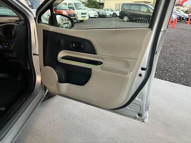 アクア Ｓ　ハイブリッド　ＡＵＸ　スマートキー　プッシュスタート　オートエアコン　レザーステアリング　ステアリングスイッチ　電格ミラー　横滑り防止装置　取扱説明書（36枚目）