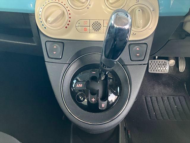 500 ツインエア ポップ デュアロジック(自動変速マニュアルトランスミッション) ETC 16AW HIDヘッドライト フォグランプ 純正キーレス AM FM レザーステアリング ステアリングスイッチ(25枚目)