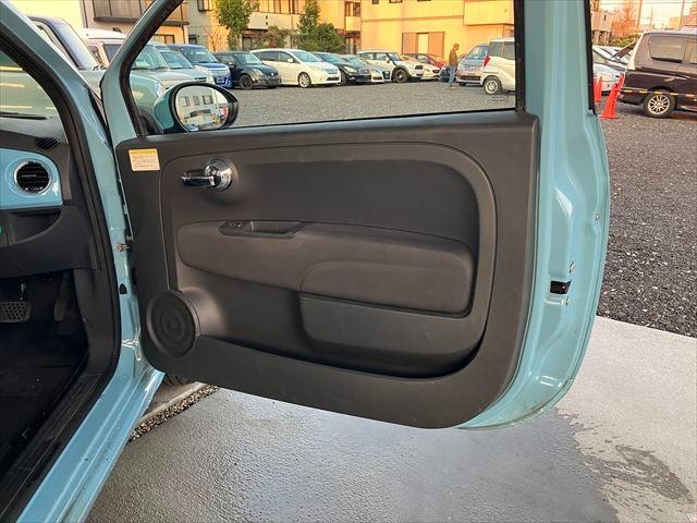 500 ツインエア ポップ デュアロジック(自動変速マニュアルトランスミッション) ETC 16AW HIDヘッドライト フォグランプ 純正キーレス AM FM レザーステアリング ステアリングスイッチ(35枚目)