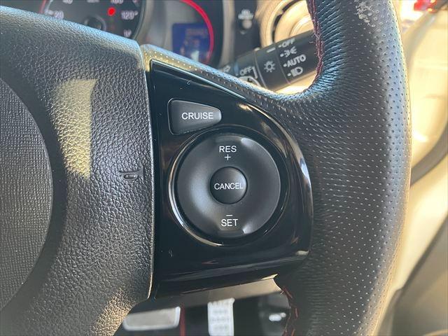 Ｎ－ＯＮＥ モデューロＸ　ターボ　バックカメラ　Ｂｌｕｅｔｏｏｔｈ　フルセグナビ　オートクルーズコントロール　ＨＩＤオートライト　スマートキー　チップアップシート　パドルシフト　１５ＡＷ　ＤＶＤ再生　ＵＳＢ　無限フロアマット（20枚目）