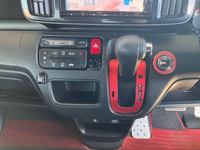 Ｎ－ＯＮＥ モデューロＸ　ターボ　バックカメラ　Ｂｌｕｅｔｏｏｔｈ　フルセグナビ　オートクルーズコントロール　ＨＩＤオートライト　スマートキー　チップアップシート　パドルシフト　１５ＡＷ　ＤＶＤ再生　ＵＳＢ　無限フロアマット（31枚目）