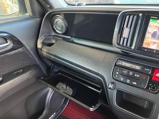 Ｎ－ＯＮＥ モデューロＸ　ターボ　バックカメラ　Ｂｌｕｅｔｏｏｔｈ　フルセグナビ　オートクルーズコントロール　ＨＩＤオートライト　スマートキー　チップアップシート　パドルシフト　１５ＡＷ　ＤＶＤ再生　ＵＳＢ　無限フロアマット（37枚目）