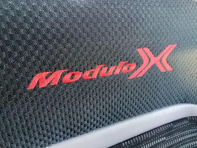 Ｎ－ＯＮＥ モデューロＸ　ターボ　バックカメラ　Ｂｌｕｅｔｏｏｔｈ　フルセグナビ　オートクルーズコントロール　ＨＩＤオートライト　スマートキー　チップアップシート　パドルシフト　１５ＡＷ　ＤＶＤ再生　ＵＳＢ　無限フロアマット（41枚目）