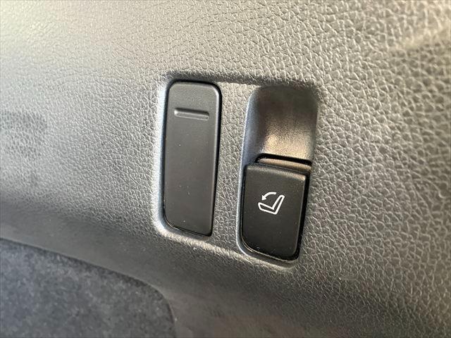 レヴォーグ １．６ＧＴアイサイト　プラウドエディション　４ＷＤ　ターボ　ドラレコ　ＥＴＣ２．０　バックカメラ　サイドカメラ　ＴＶナビ　オートクルーズコントロール　レーンアシスト　衝突被害軽減システム　ＢＳＭ　純正１７ＡＷ　ＬＥＤオートライト　パワーシート（11枚目）