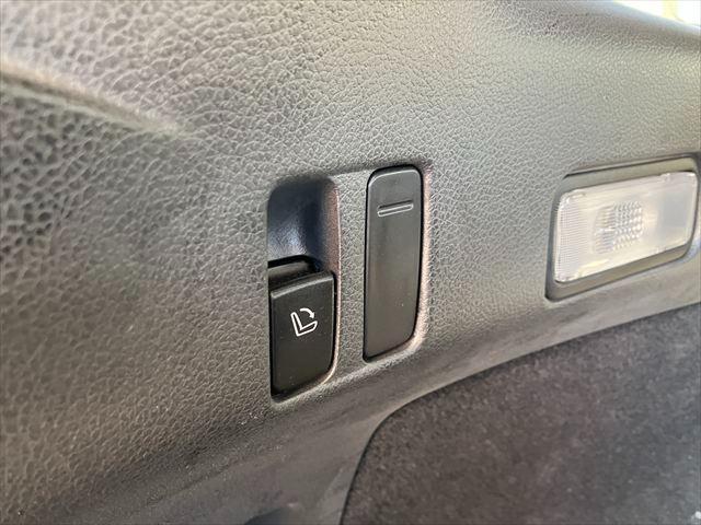 レヴォーグ １．６ＧＴアイサイト　プラウドエディション　４ＷＤ　ターボ　ドラレコ　ＥＴＣ２．０　バックカメラ　サイドカメラ　ＴＶナビ　オートクルーズコントロール　レーンアシスト　衝突被害軽減システム　ＢＳＭ　純正１７ＡＷ　ＬＥＤオートライト　パワーシート（12枚目）