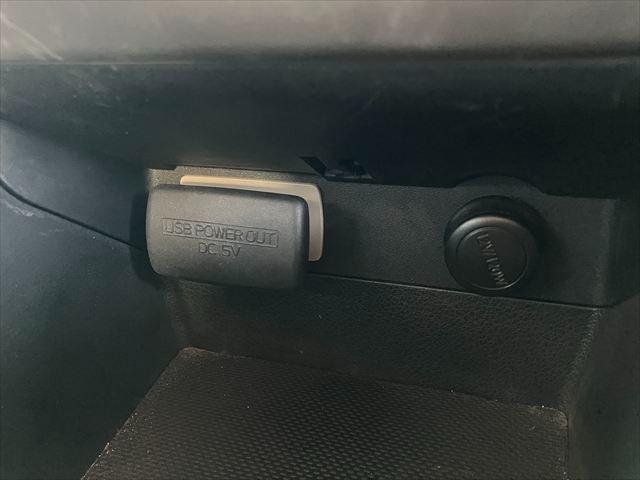 レヴォーグ １．６ＧＴアイサイト　プラウドエディション　４ＷＤ　ターボ　ドラレコ　ＥＴＣ２．０　バックカメラ　サイドカメラ　ＴＶナビ　オートクルーズコントロール　レーンアシスト　衝突被害軽減システム　ＢＳＭ　純正１７ＡＷ　ＬＥＤオートライト　パワーシート（32枚目）