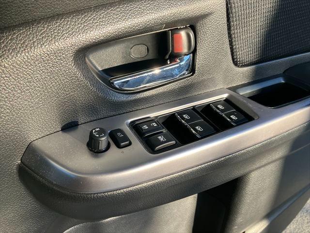 レヴォーグ １．６ＧＴアイサイト　プラウドエディション　４ＷＤ　ターボ　ドラレコ　ＥＴＣ２．０　バックカメラ　サイドカメラ　ＴＶナビ　オートクルーズコントロール　レーンアシスト　衝突被害軽減システム　ＢＳＭ　純正１７ＡＷ　ＬＥＤオートライト　パワーシート（46枚目）