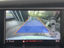 ギヤをリバースに入れると車両後方の映像を映し出し、バック時の後方視界をサポートするリヤビューカメラ!
