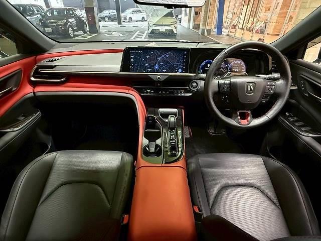クラウンスポーツ ＲＳ　２トーン　モデリスタ　４ＷＤ　パノラマルー　キーレス　バックカメラ　フルセグテレビ　ミュージックプレイヤー接続可　横滑り防止機能　盗難防止装置　衝突被害軽減システム　ＥＴＣ　クルーズコントロール（2枚目）